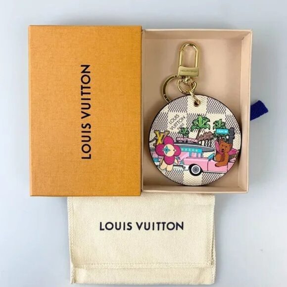 NIB Louis Vuitton Hollywood Drive Christmas bag charm and key holder - Picture 1 of 5